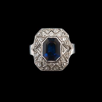 406. RING, 18K vitguld, obehandlad safir ca 2,90 ct, 8/8-slipade diamanter ca 0,40 ct. Vikt 6,4 g.