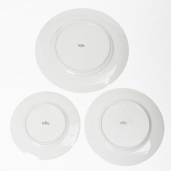 Tapio Wirkkala, A dinner service, 81 pieces, porcelain, “Variation”, Rosenthal Studio-line, designed in 1962.