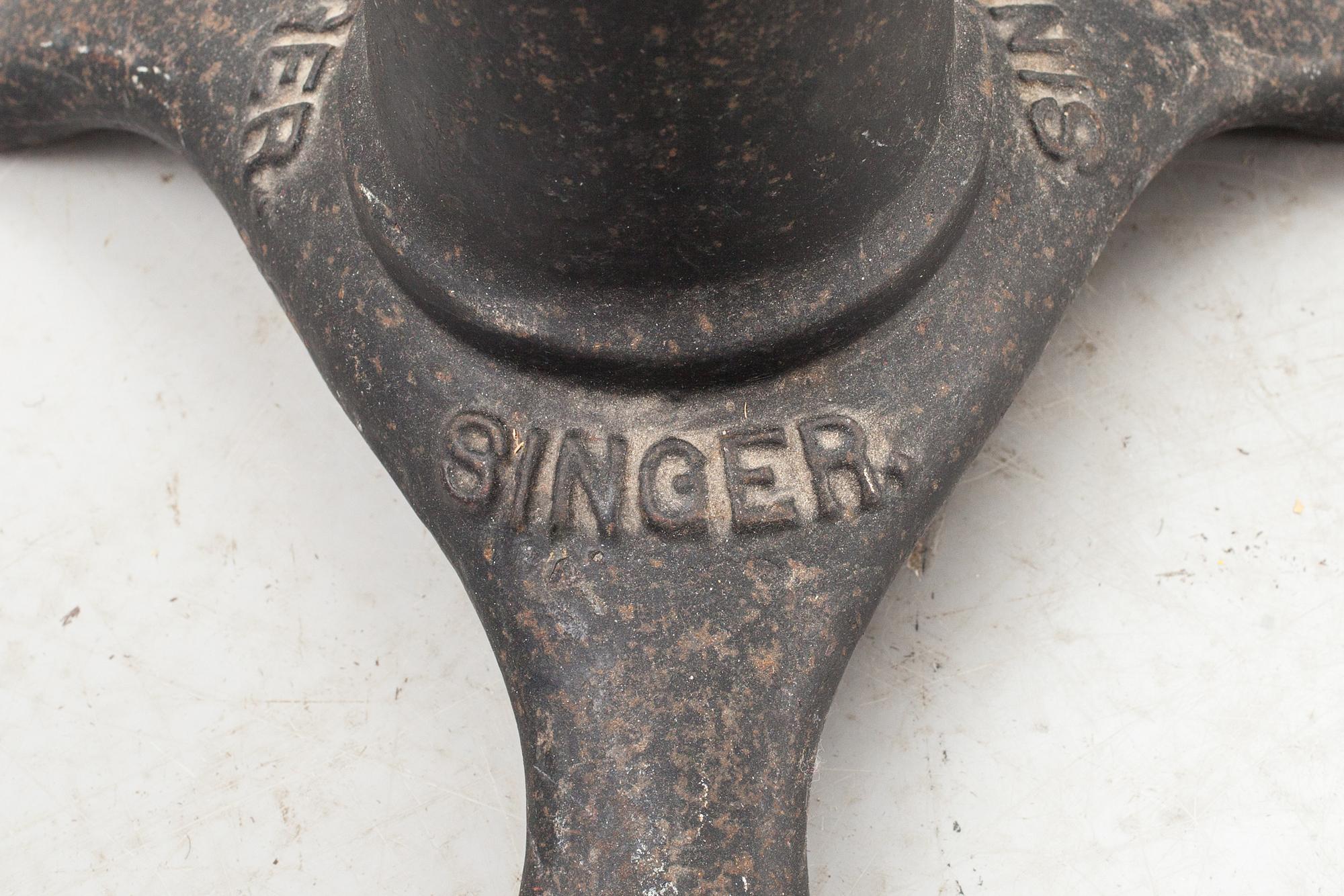 PALL, gjutjärn, Singer. 1900-talets första hälft.