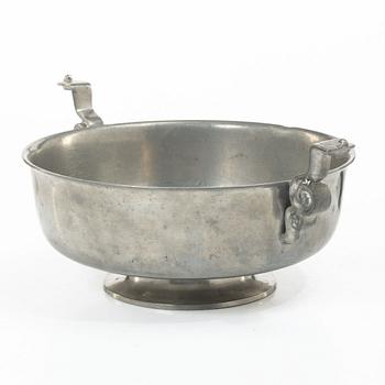 Edvin Ollers, a pewter bowl, Schreuder & Olsson, Stockholm, 1930.