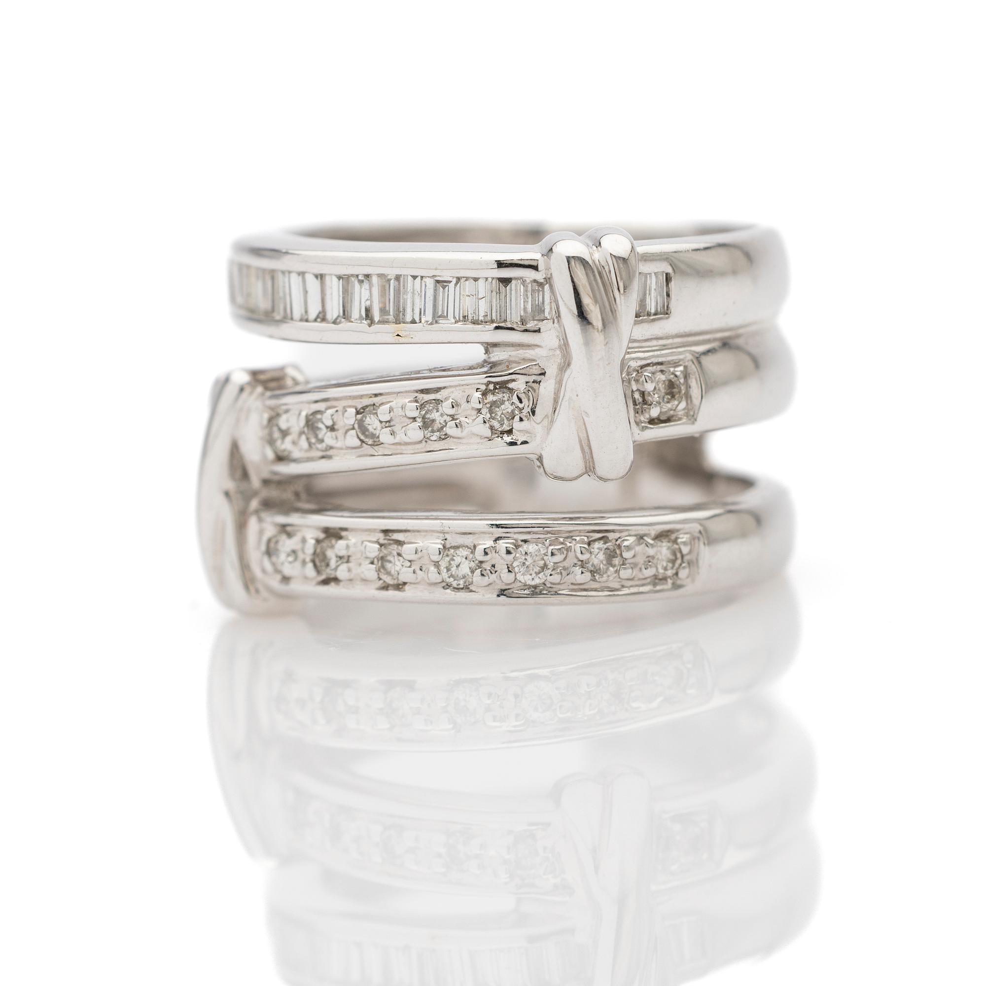 Ring, 18K white gold with diamonds.