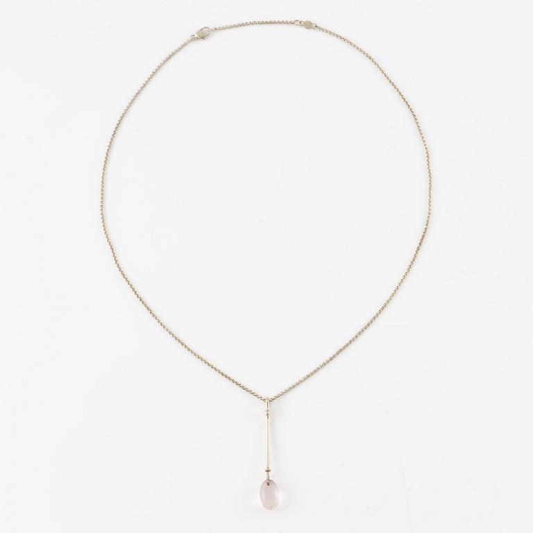 Vivianna Torun Bülow-Hübe, hänge samt örhängen, ett par, silver med rosenkvarts, för Georg Jensen.