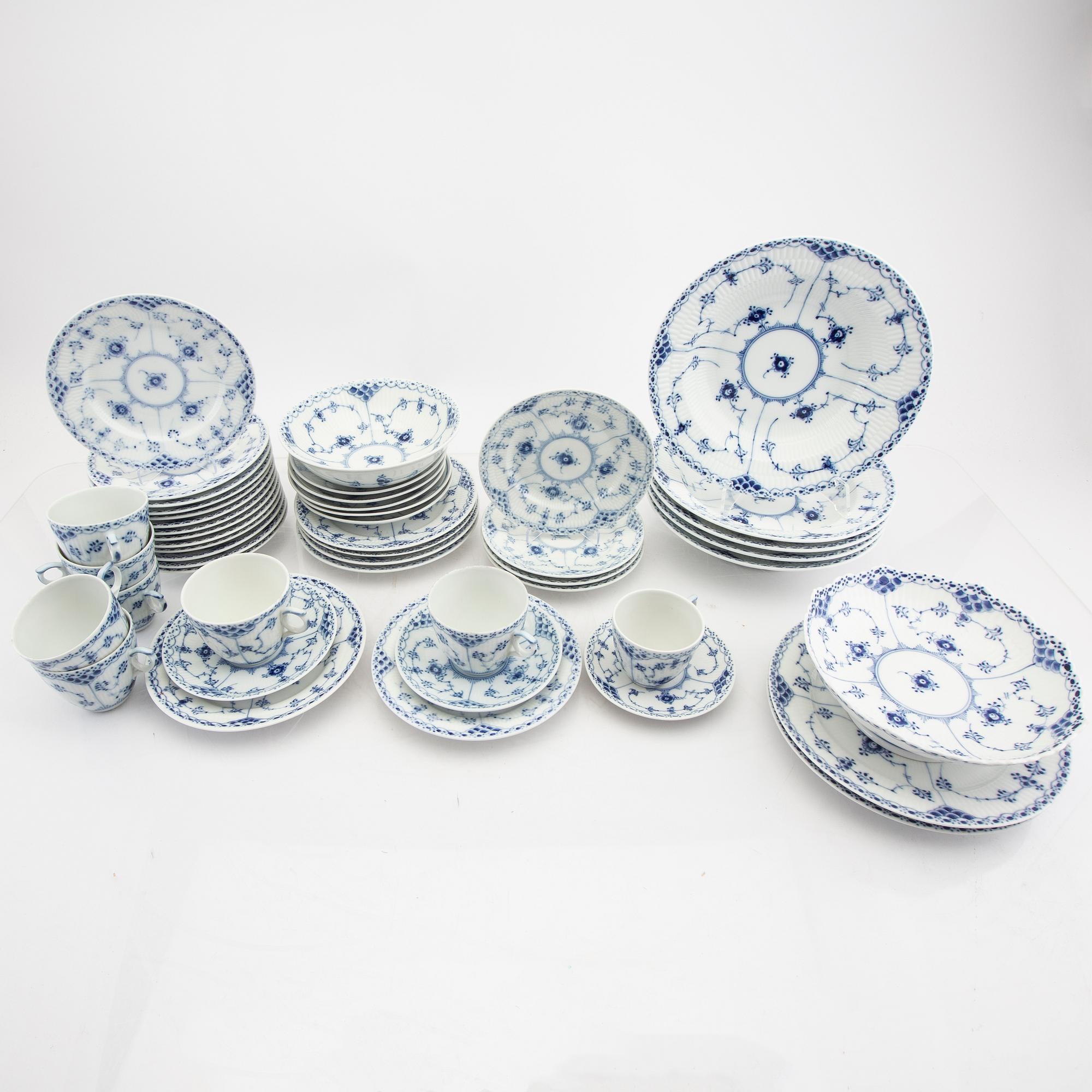 Servis 58 dlr Musselmalet Royal Copenhagen porslin 1900-talets andra hälft.