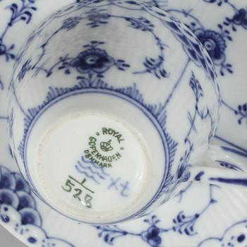 KAFFESERVIS, 48 delar, porslin, "Musselmalet", Royal Copenhagen, 1900-talets andra hälft.