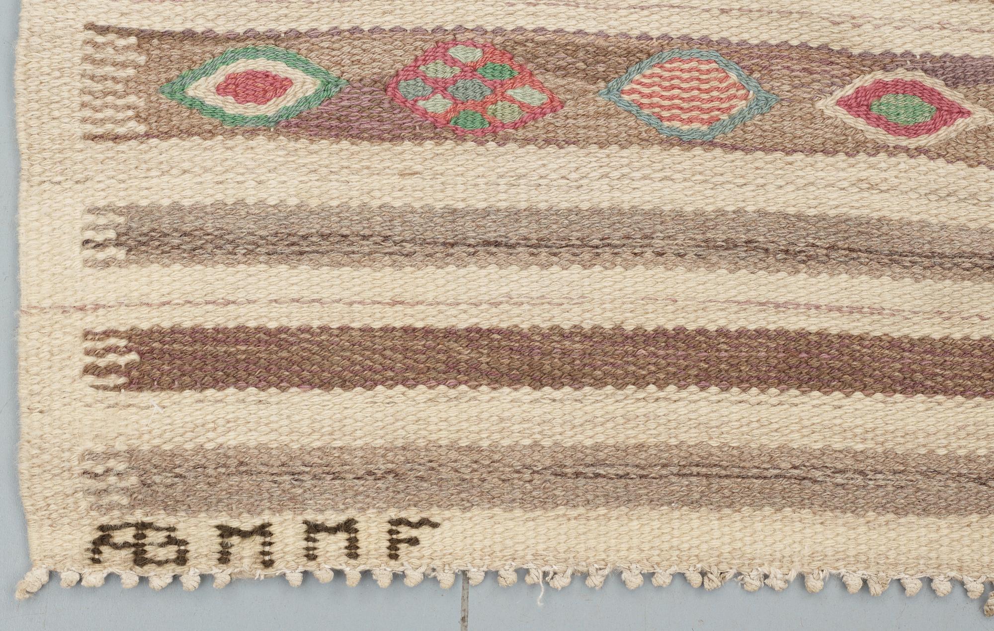 MATTA. "Åkerbär, ljus". Gobelängteknik. 199 x 125 cm. Signerad AB MMF BN.