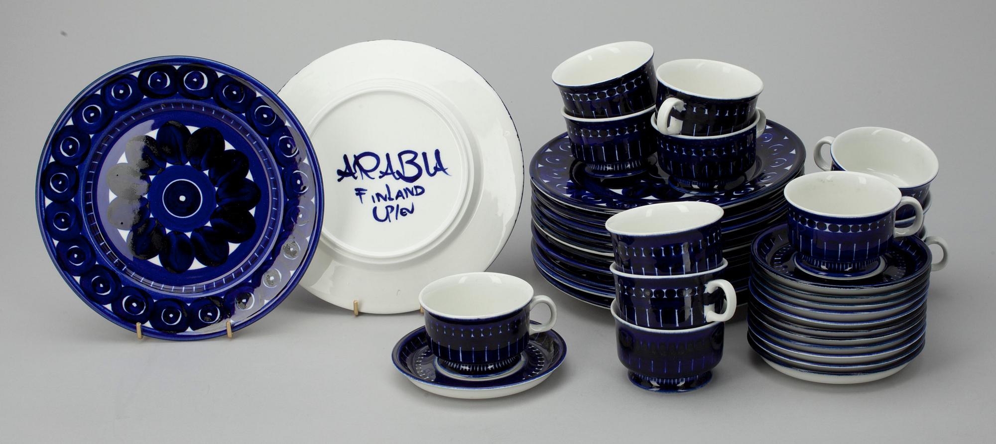 SERVIS, tot. 36 delar, "Valencia" Ulla Procopé, Arabia Finland 1960-70-tal.