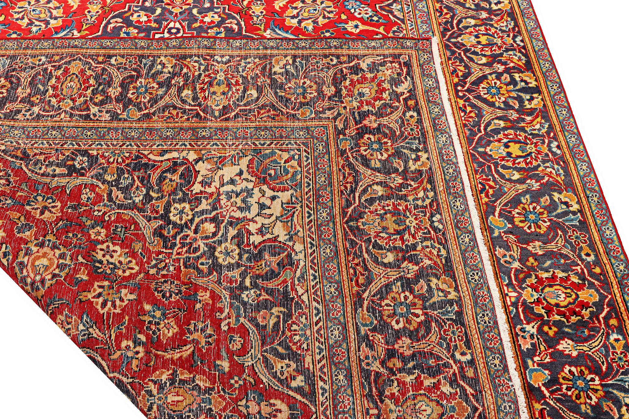 A Kashan carpet, c. 300 x 195 cm.