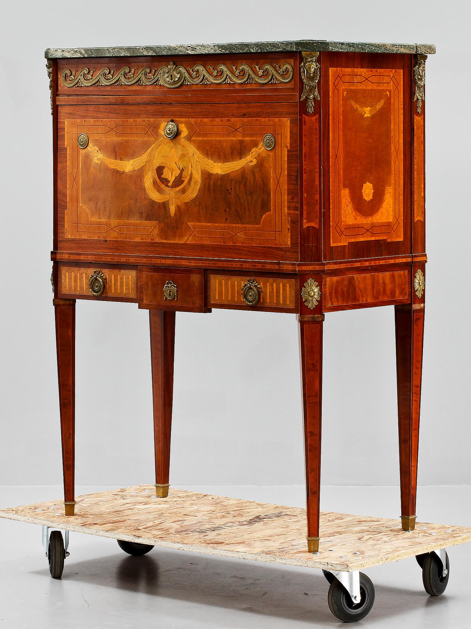 SEKRETÄR, gustaviansk stil, omkring 1900-talets mitt.