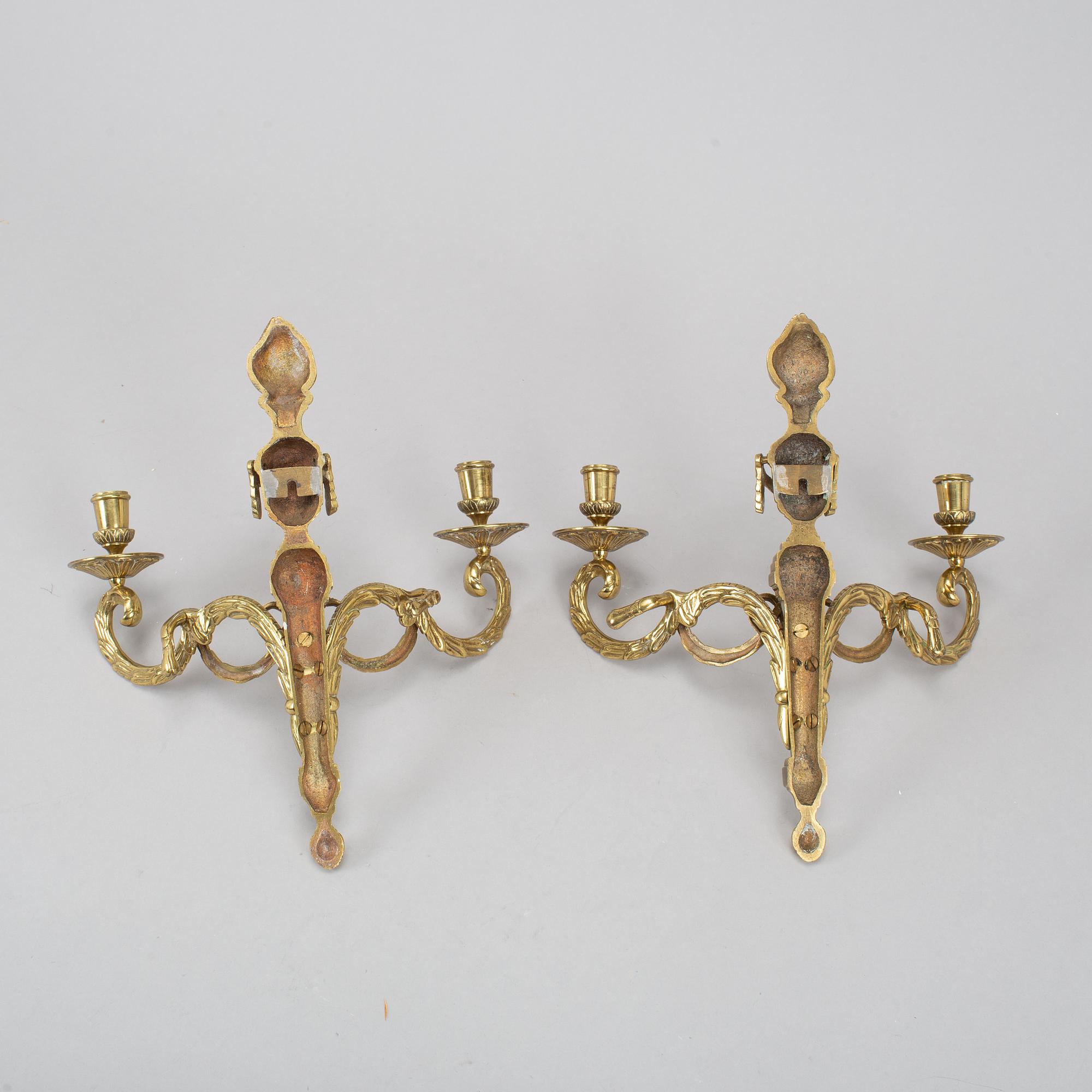 A pair of brass wall lights, Louis XVI-style, 20th century.