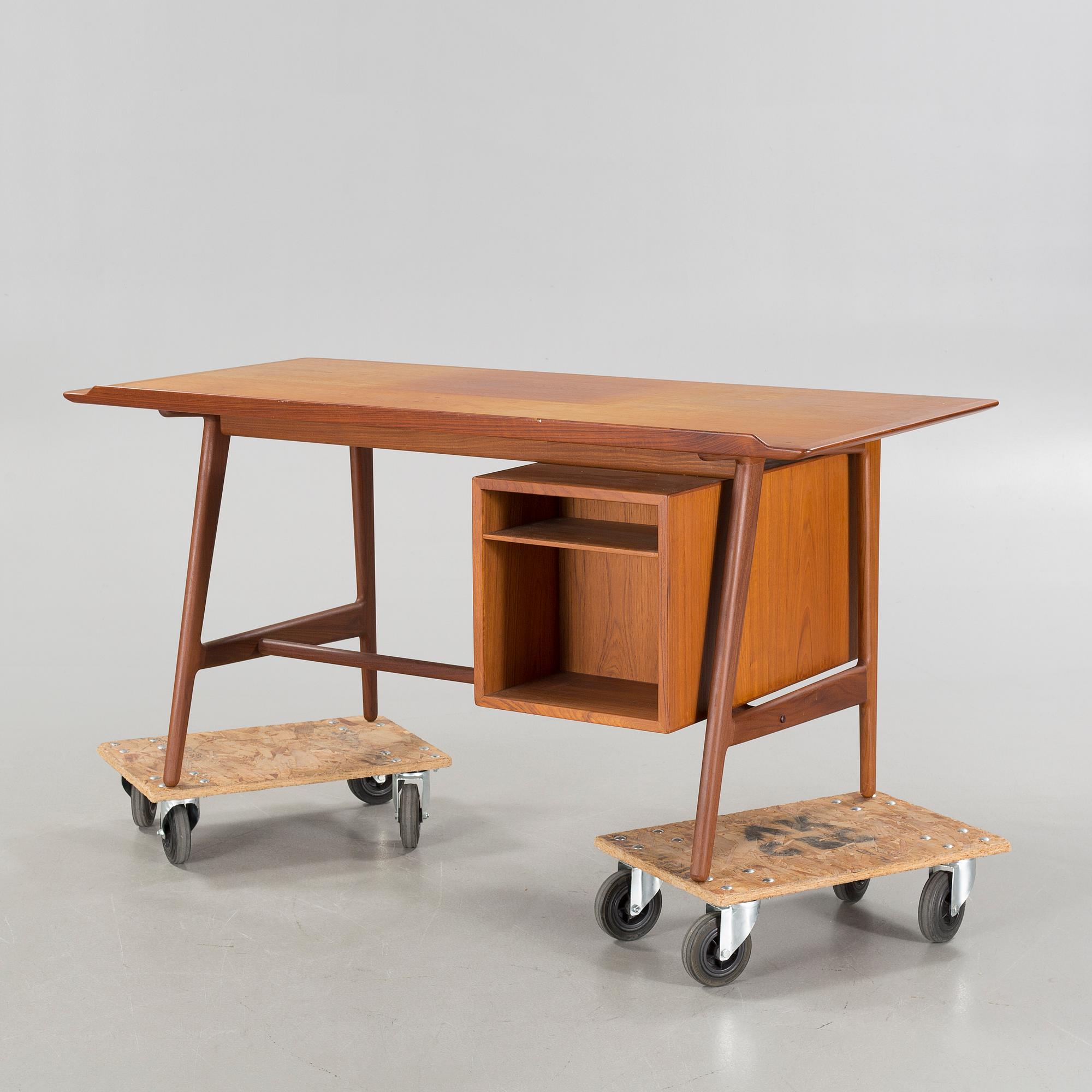 A writing desk, designed by Arne Vodder for Vamo Møbelfabrik, third quarter of the 20th century.