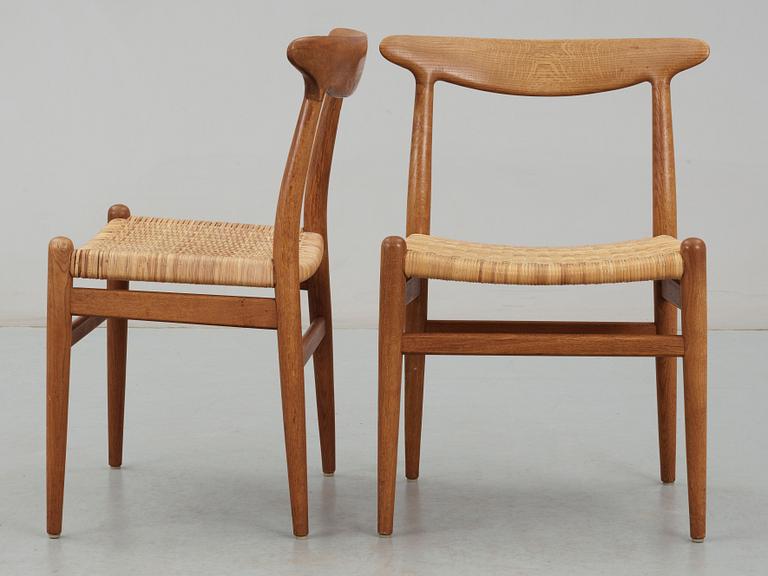 STOLAR, ett par, "W 2", Hans J. Wegner, C M Madsens Fabriker, Danmark.