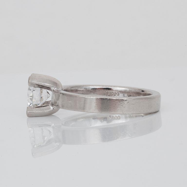 A circa 1.63 ct brilliant-cut diamond ring. Quality circa F/VVS.