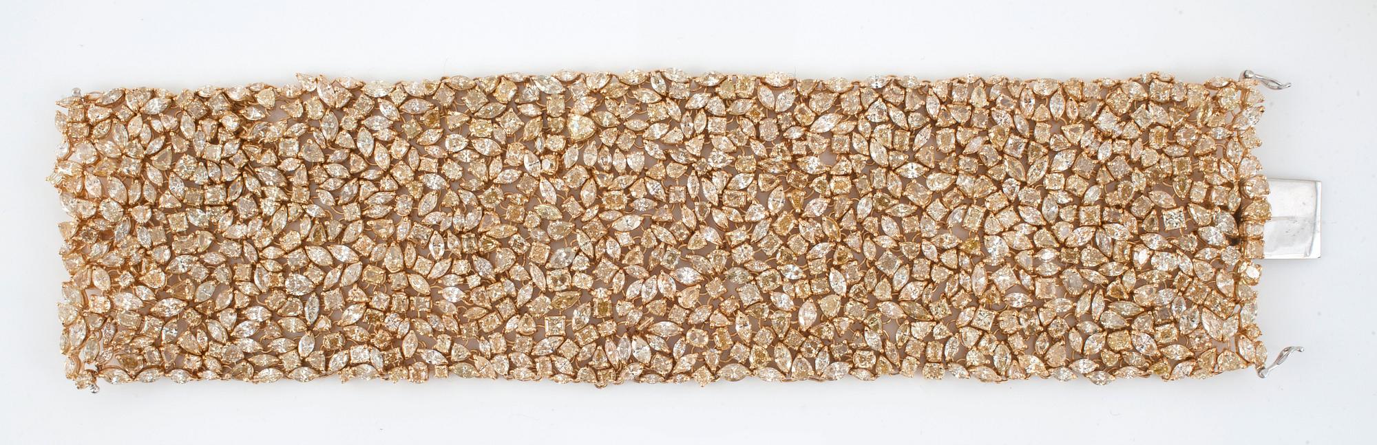 ARMBAND med fancy gula diamanter totalt ca 98.00 ct.