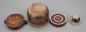 SKÅLAR, 4 st, keramik, bl.a. Raija Tuumi, Francesca Mascitti Lindh, Paul Envalds. 1900-talets senare hälft.