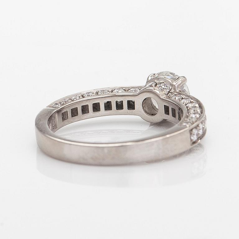 Bulgari, a platinum ring, 'Dedicata a Venezia', with brilliant-cut diamonds. With certificate and GIA dossier.