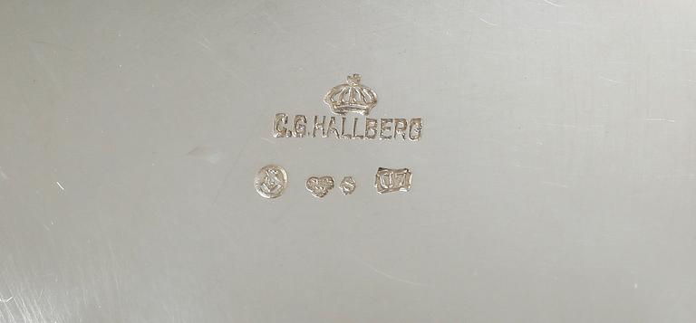 POKALVAS med LOCK, silver, CG Hallberg, 1922, vikt ca 485 g.