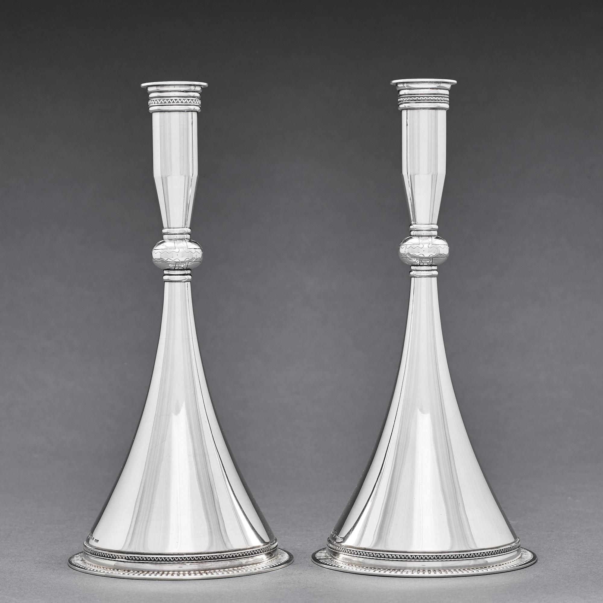 Wiwen Nilsson, ljusstakar, 2 stycken, Lund 1956-57, bysantinska modellen, sterling.