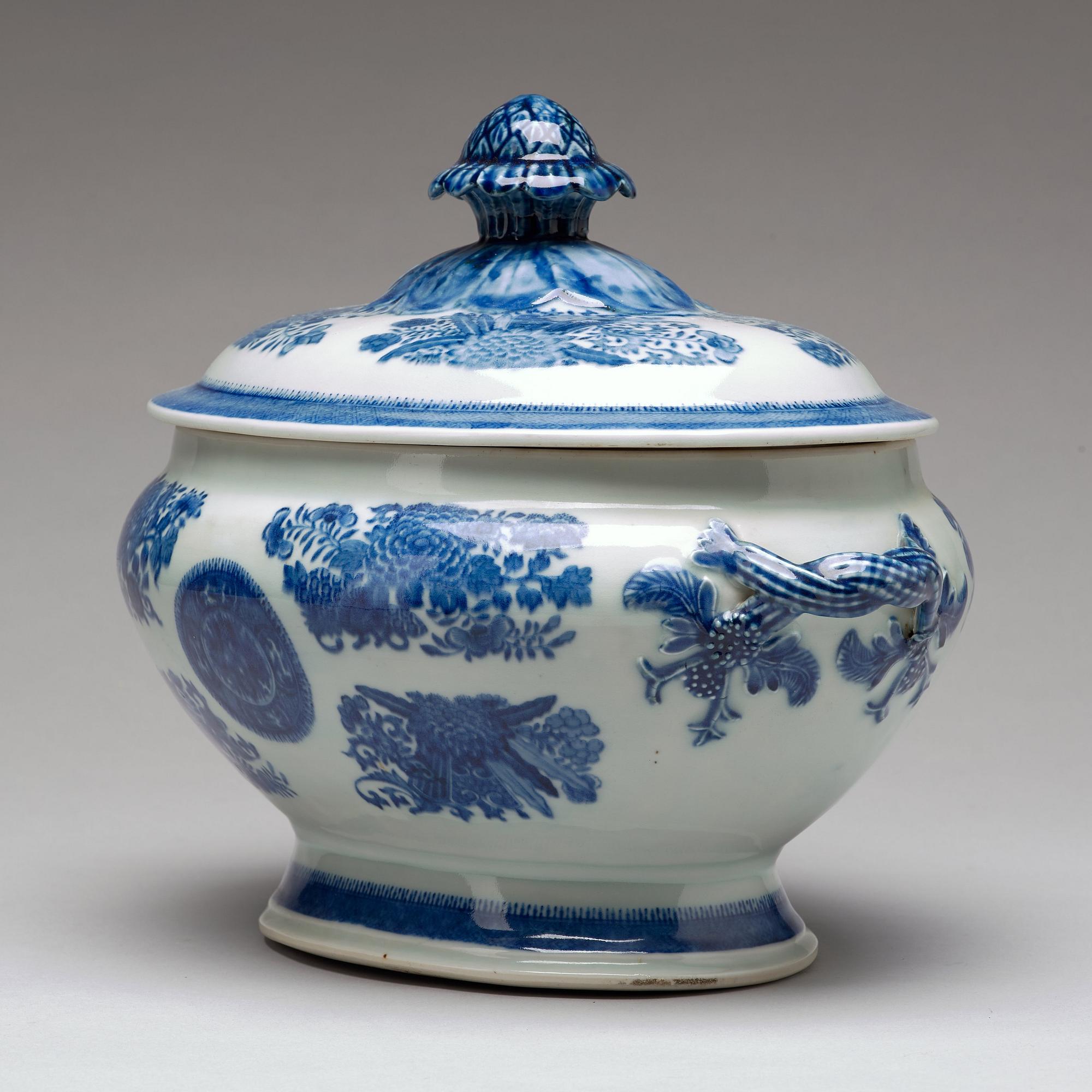 A blue and white Fitz-Hugh tureen with cover, Qing dynasty, about 1800.
