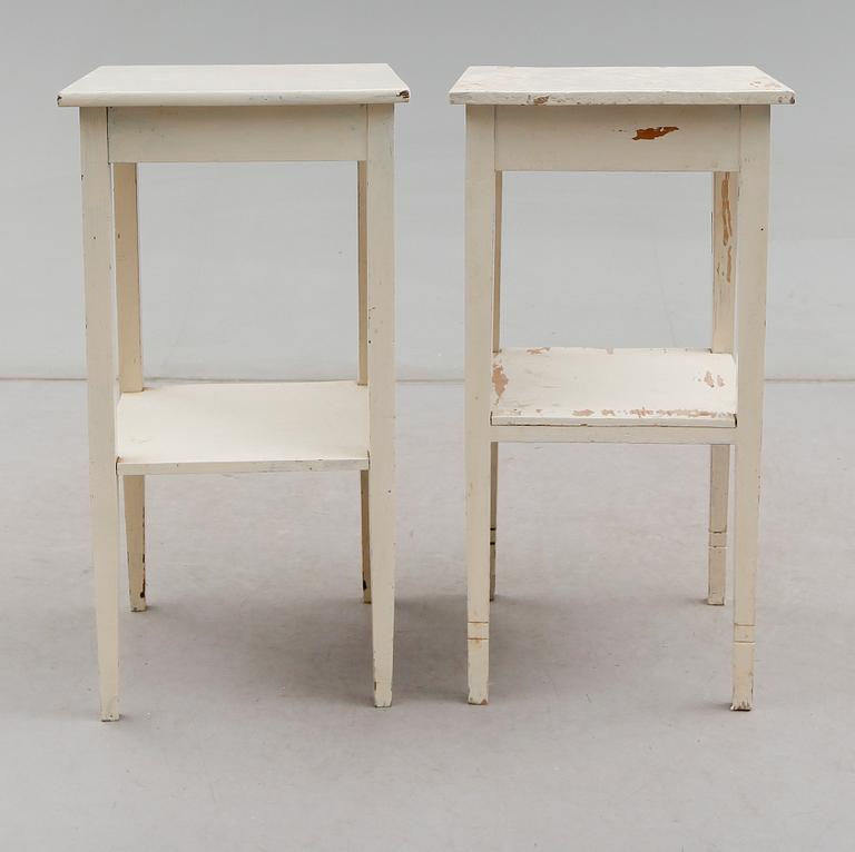 BORD, 2 st, snarlika, 1900-talets första hälft.