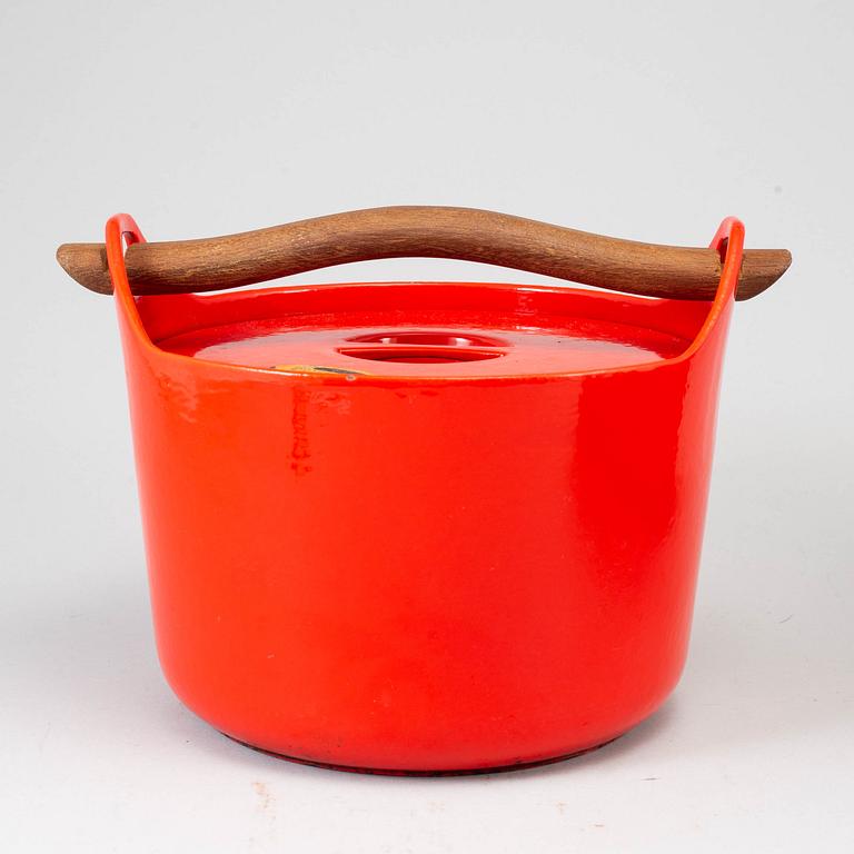 TIMO SARPANEVA, two cast iron pots, Finland, Rosenlew, 1960/70s.