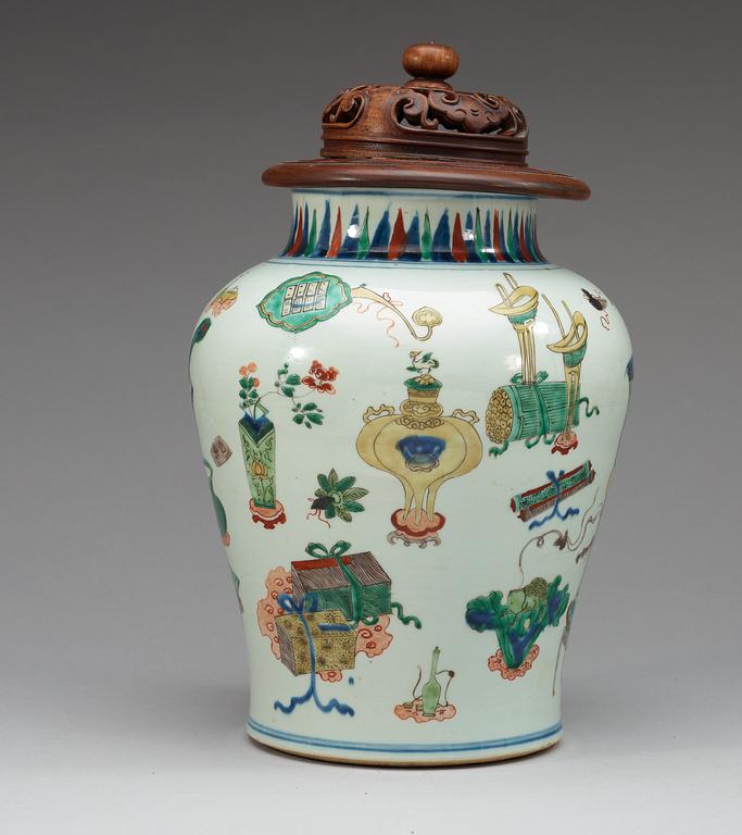 A Transitional wucai jar, 17th Century.