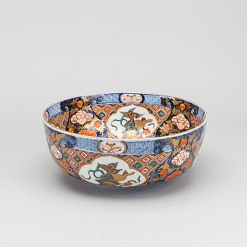 A Japanese Imari porcelain bowl.