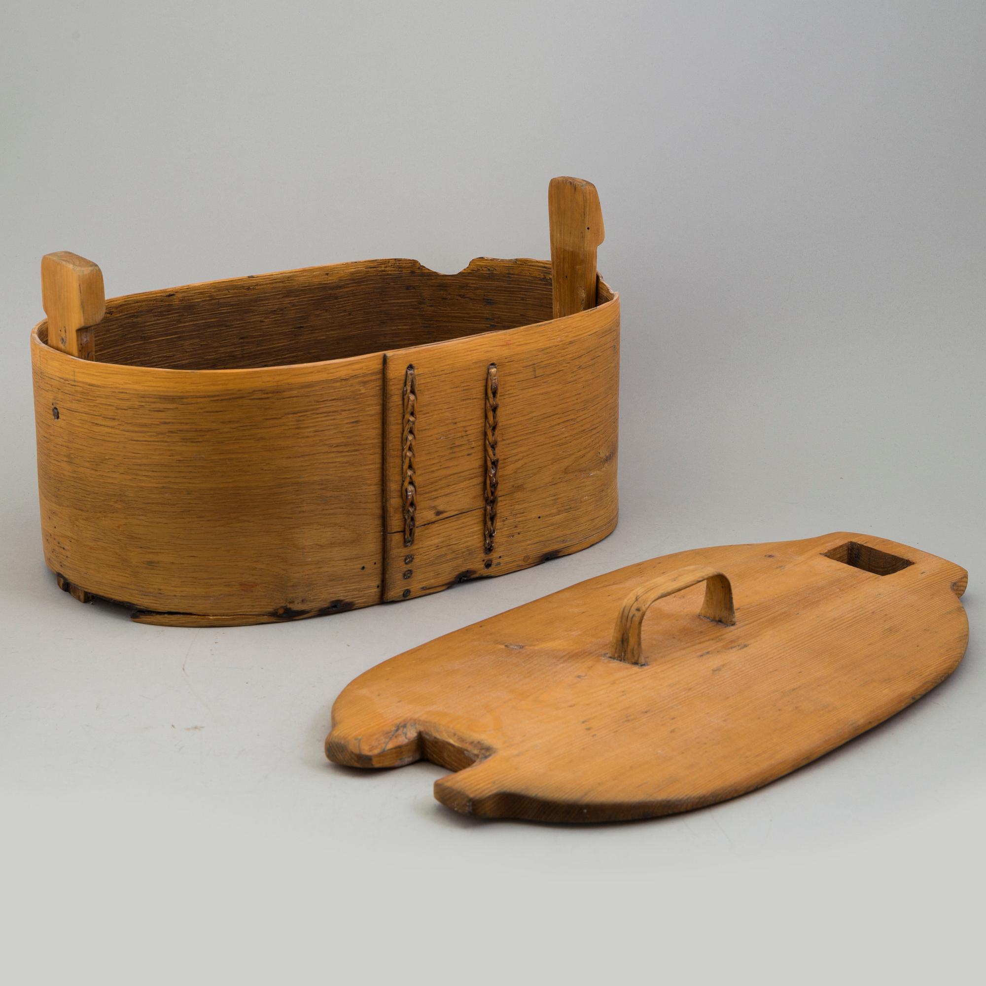 A 18/19th century wooden box and bowl.