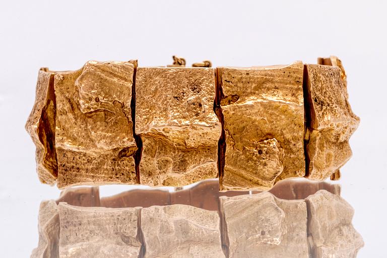 Björn Weckström, "Golden stream", a 14K gold bracelet. Lapponia 1978.