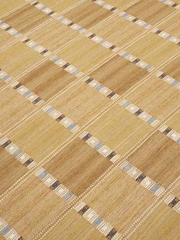 CARPET. "Falurutan, ljusbrun". Flat weave. 335 x 226,5 cm. Signed AB MMF BN.