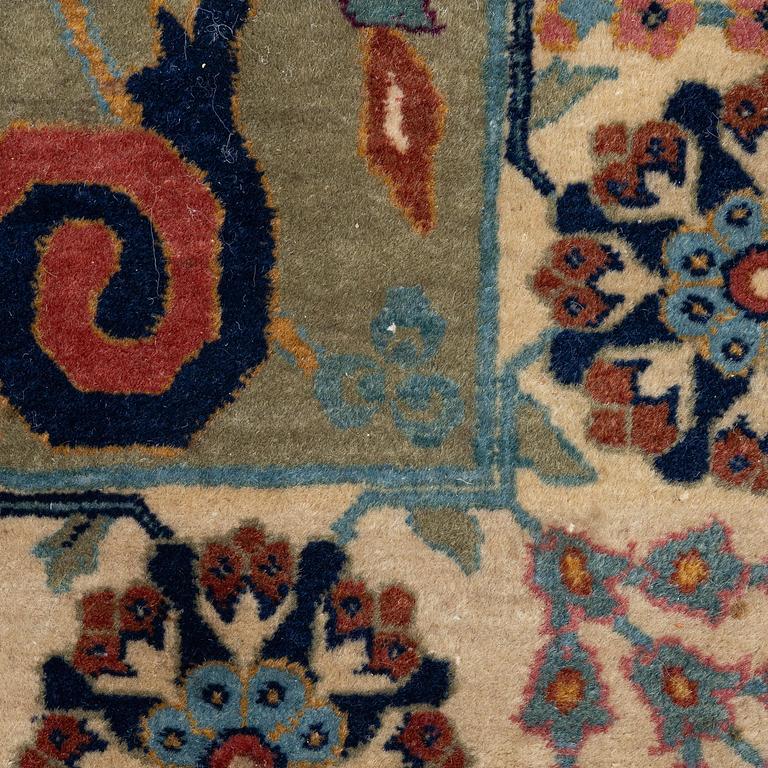 Matta, antik "PETAG" Täbris, Norvästra Iran, signerad, ca 386 x 295 cm.