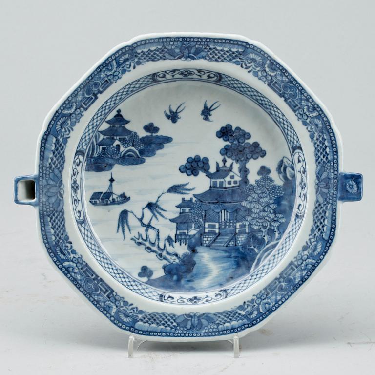 VÄRMEFAT, porslin, Kina, Qianlong, 1736-1795.