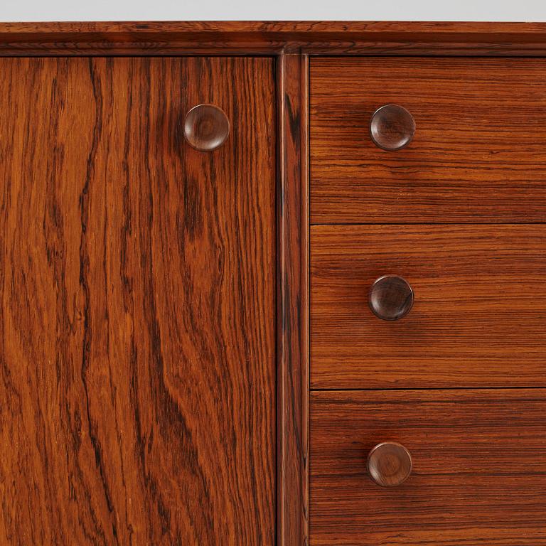 Yngvar Sandström, sideboards, ett par, Seffle Möbelfabrik, Säffle, 1950/60-tal.