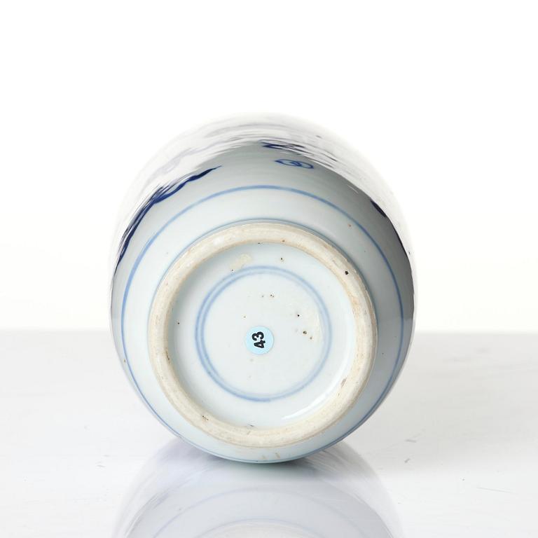 A blue and white roleau vase, Qing dynasty, Kangxi (1662-1722).