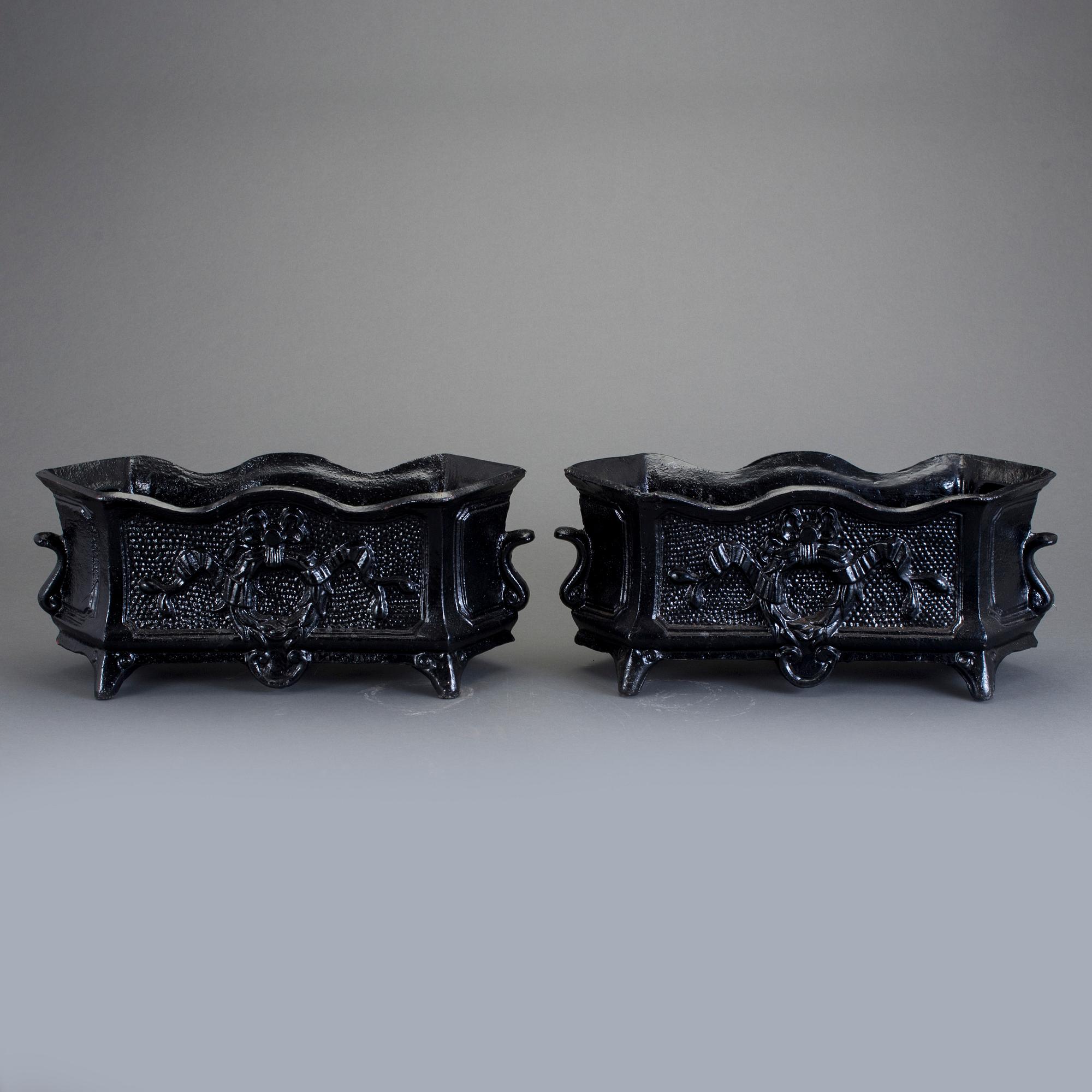 JARDINJÄRER, ett par, gjutjärn, Louis XVI-stil, 1900-tal.