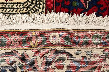 A semi-antique Chahar Mahal/Bakhtiari carpet, approximately 329 x 219-228 cm.