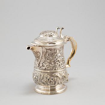 AN ENGLISH SILVER TANKARD, Thomas Whipham & Charles Wright, London 1762.