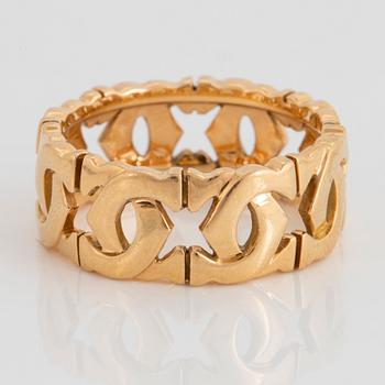 An 18K gold Cartier "Double C" ring.