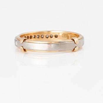 RING, med 15 briljant och åttkantslipade diamanter.