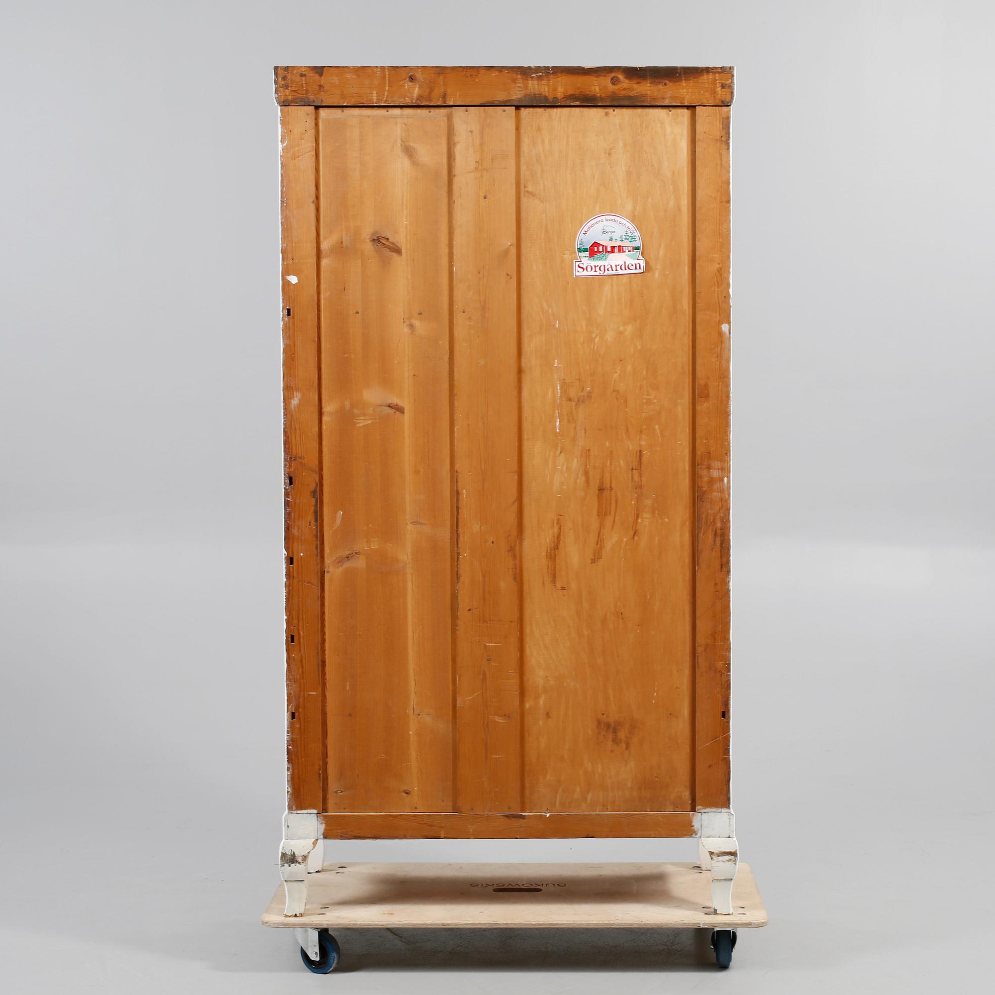 KLÄDSKÅP, jugend, 1900-talets början.