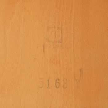 KARMSTOLAR, ett par, "Ax-stolen", Peter Hvidt & Orla Molgaard Nielsen, Fritz Hansen. Modellen formgiven 1950.