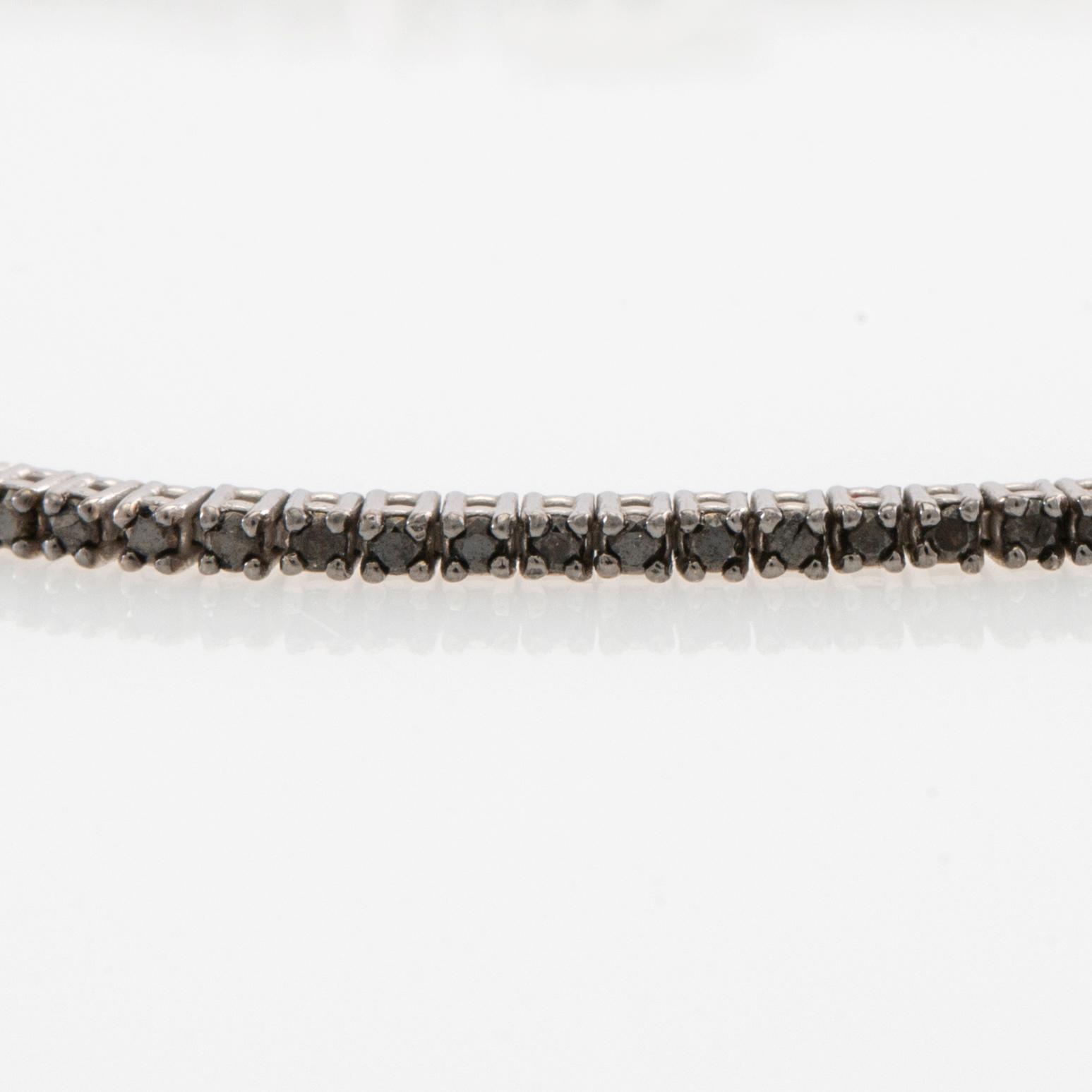 Tennis bracelet 18K white gold with black diamonds.