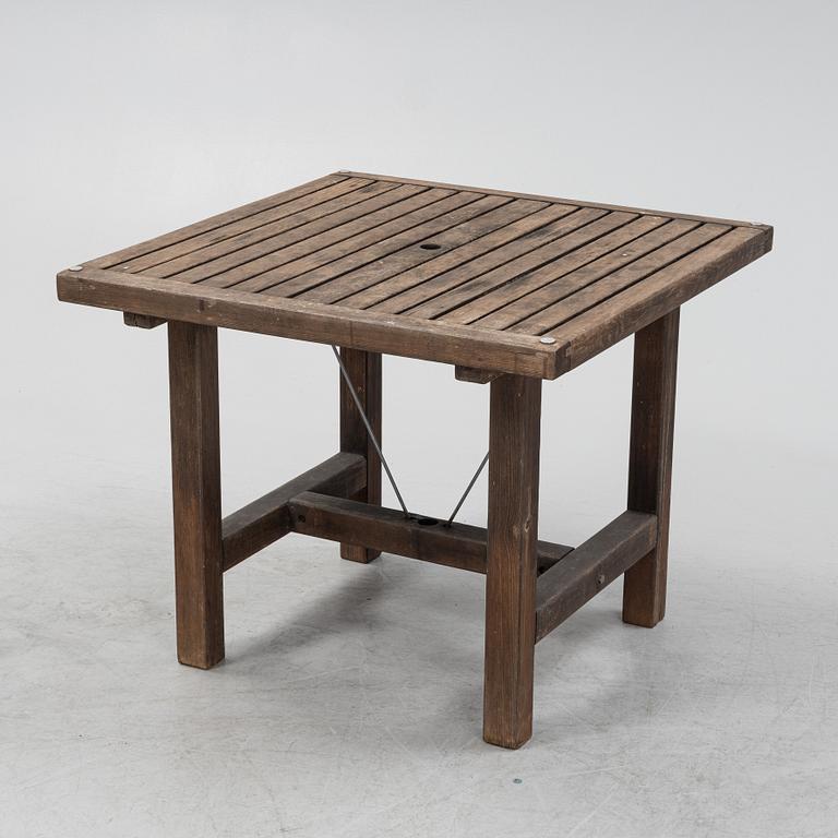 Elsa Stackelberg, a table and four chairs, Fri Form, Sweden, second half of the 20th century.