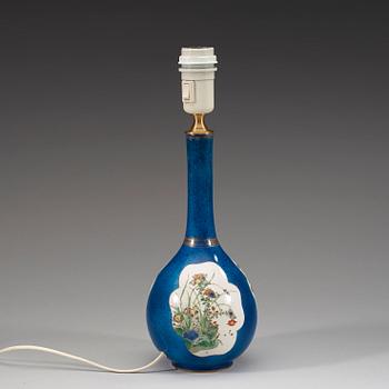 A powder blue ground vase with gilding and 'famille-verte' enamels within reserves, Qing dynasty, Kangxi (1622-1722).
