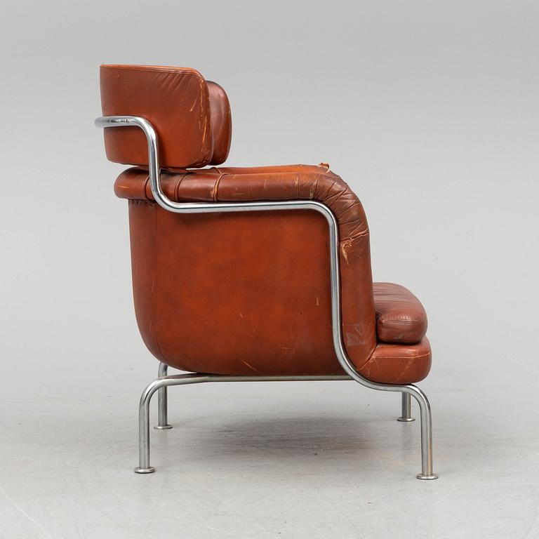 TOMMY SUNDBERG, a 'Sheraton' leather covered easy chair.