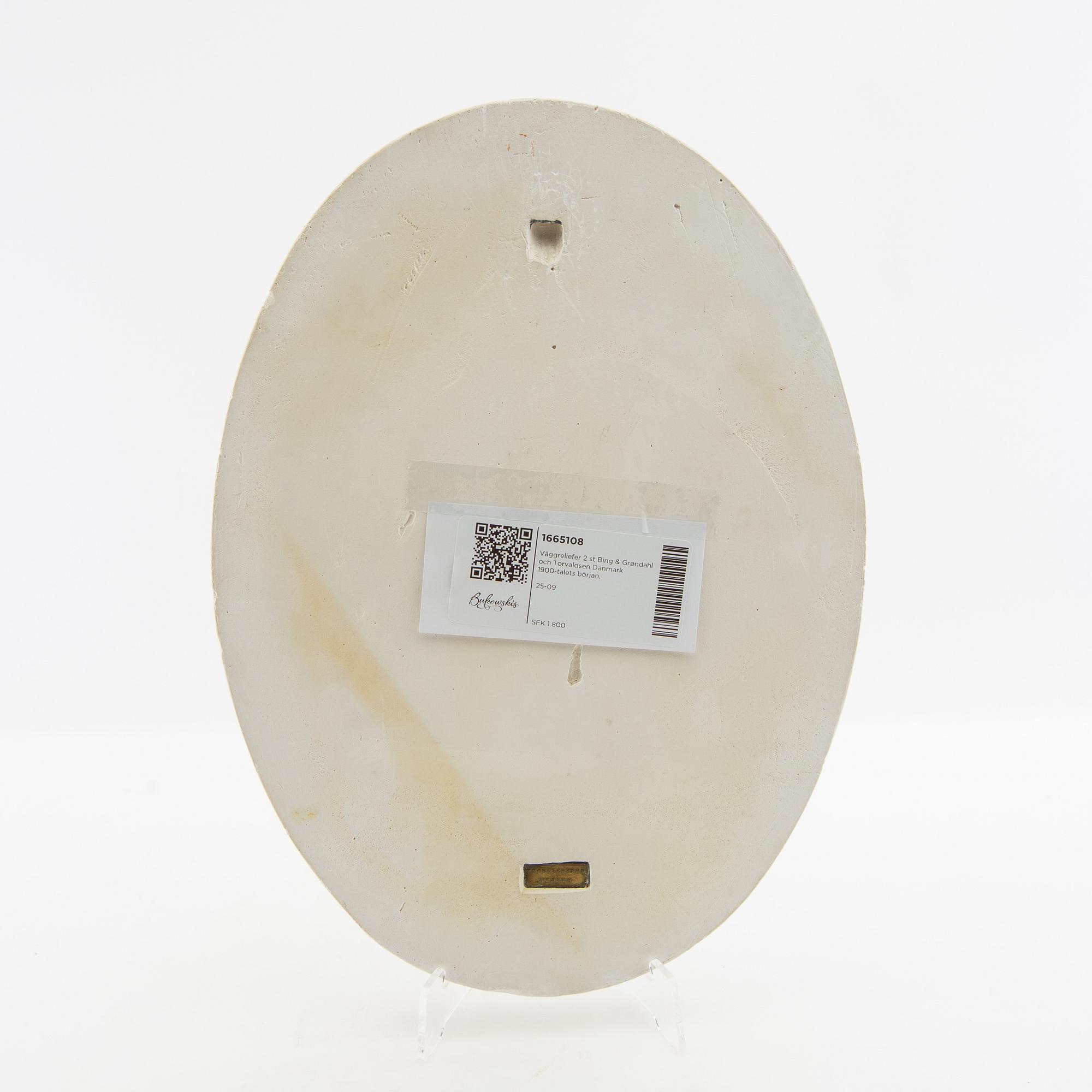 Väggreliefer 2 st Bing & Grøndahl och Torvaldsen museum Danmark 1900-talets början.