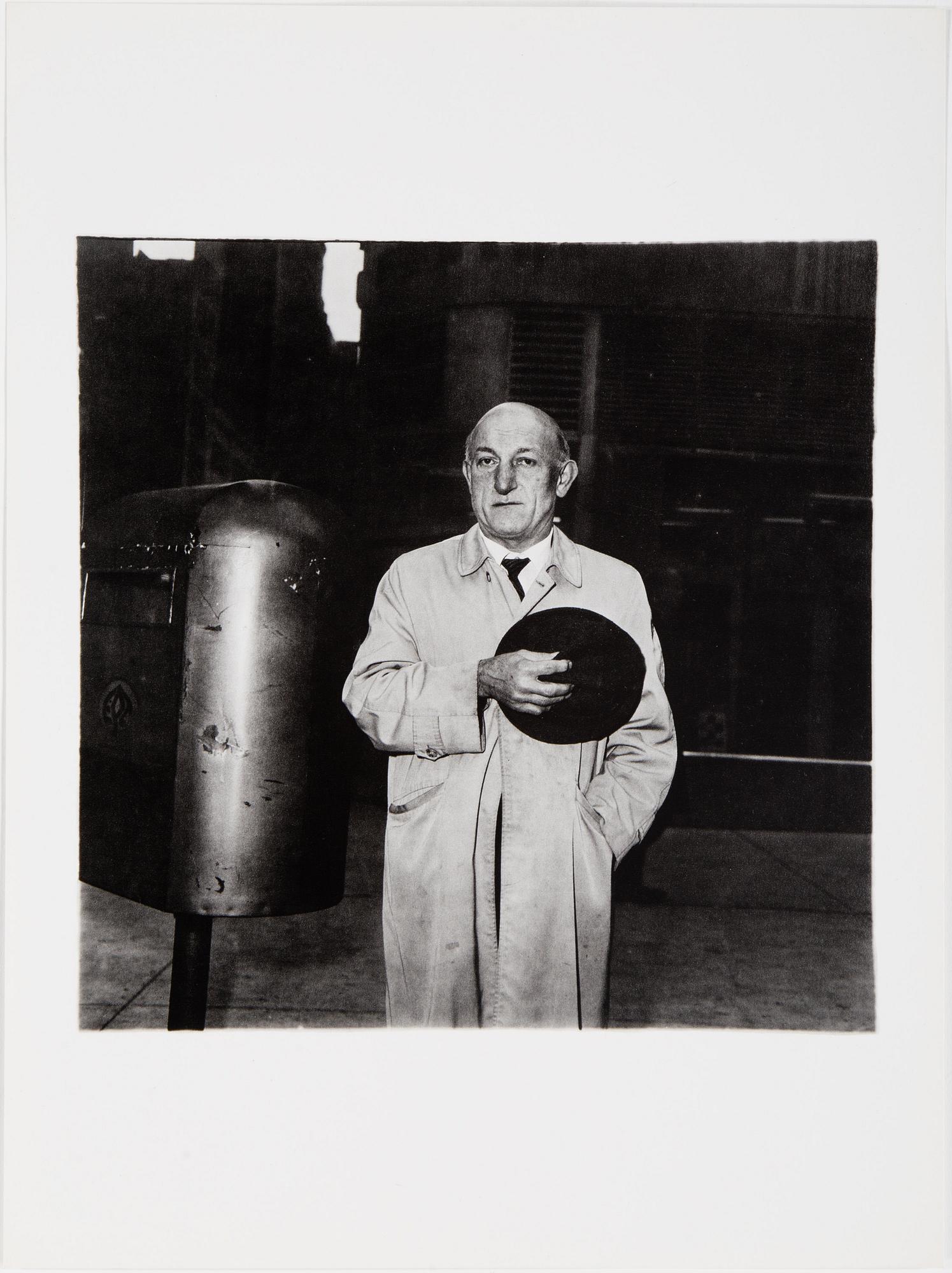 DIANE ARBUS, Portfolio with 12 heliogravures published by Electa in 1979. Numbered 26/1000.
