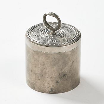 Firma Svenskt Tenn, a lidded pewter box model "A 742", Stockholm, 1929.