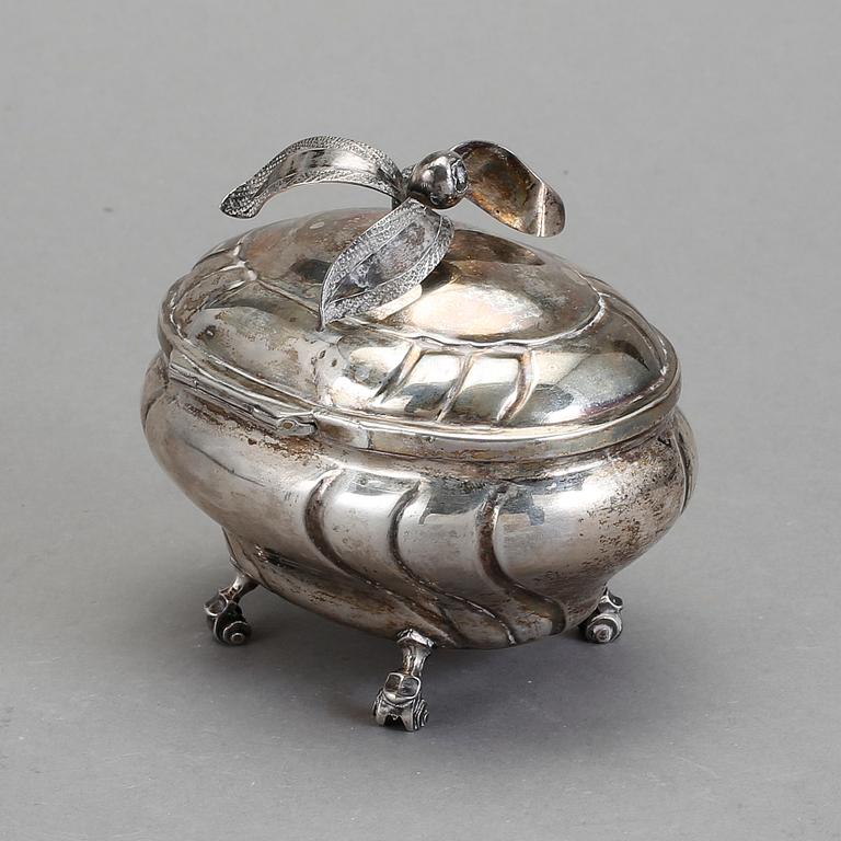 SOCKERSKRIN, silver, Johan Ascher, Växjö 1762.Total vikt 227 cm. Senbarock/Rokoko.