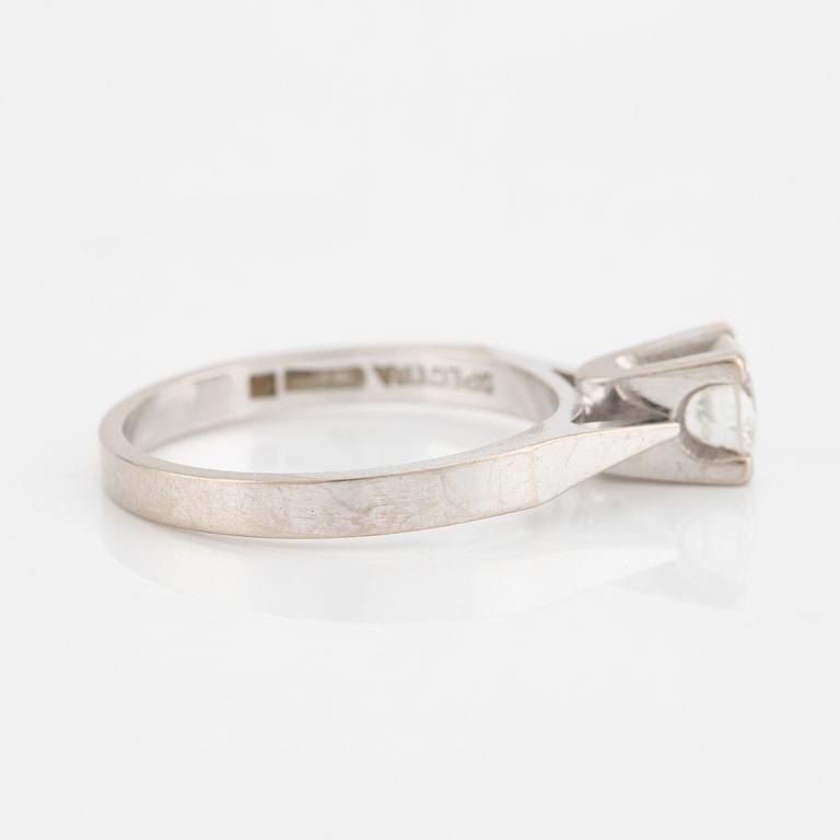 Ring, 18K white gold with a diamond-cut diamond 0.60 ct according to engraving.