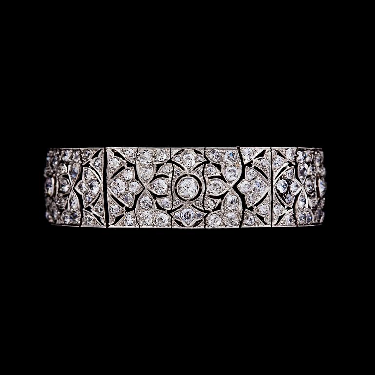 An old- and antique cut diamond bracelet, tot. app 16 ct. 1930's.